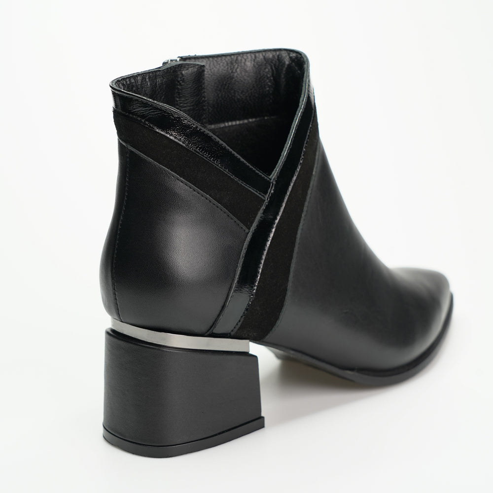 
                      
                        Botine Elegante Din Piele Naturală Și Toc Mic Selina - Negre
                      
                    