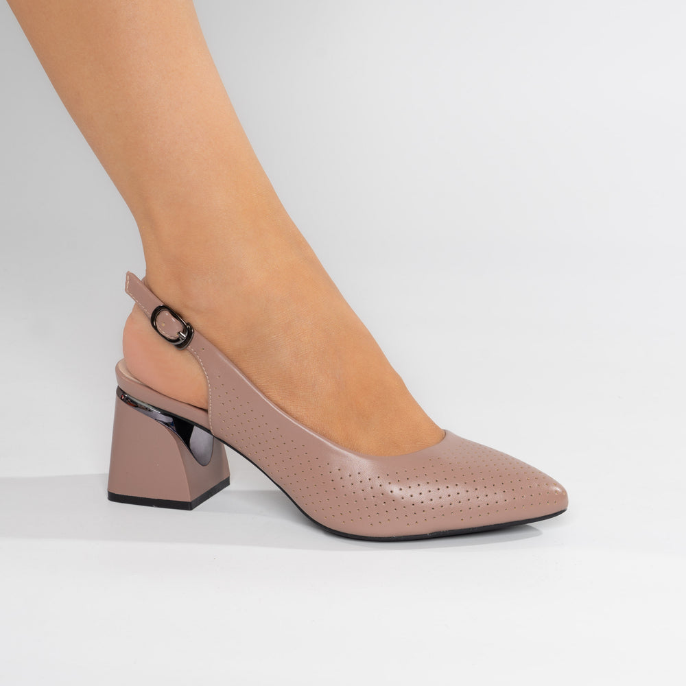 
                      
                        Pantofi Decupati cu Toc Mic Patrat 6cm - Noemi Nude
                      
                    