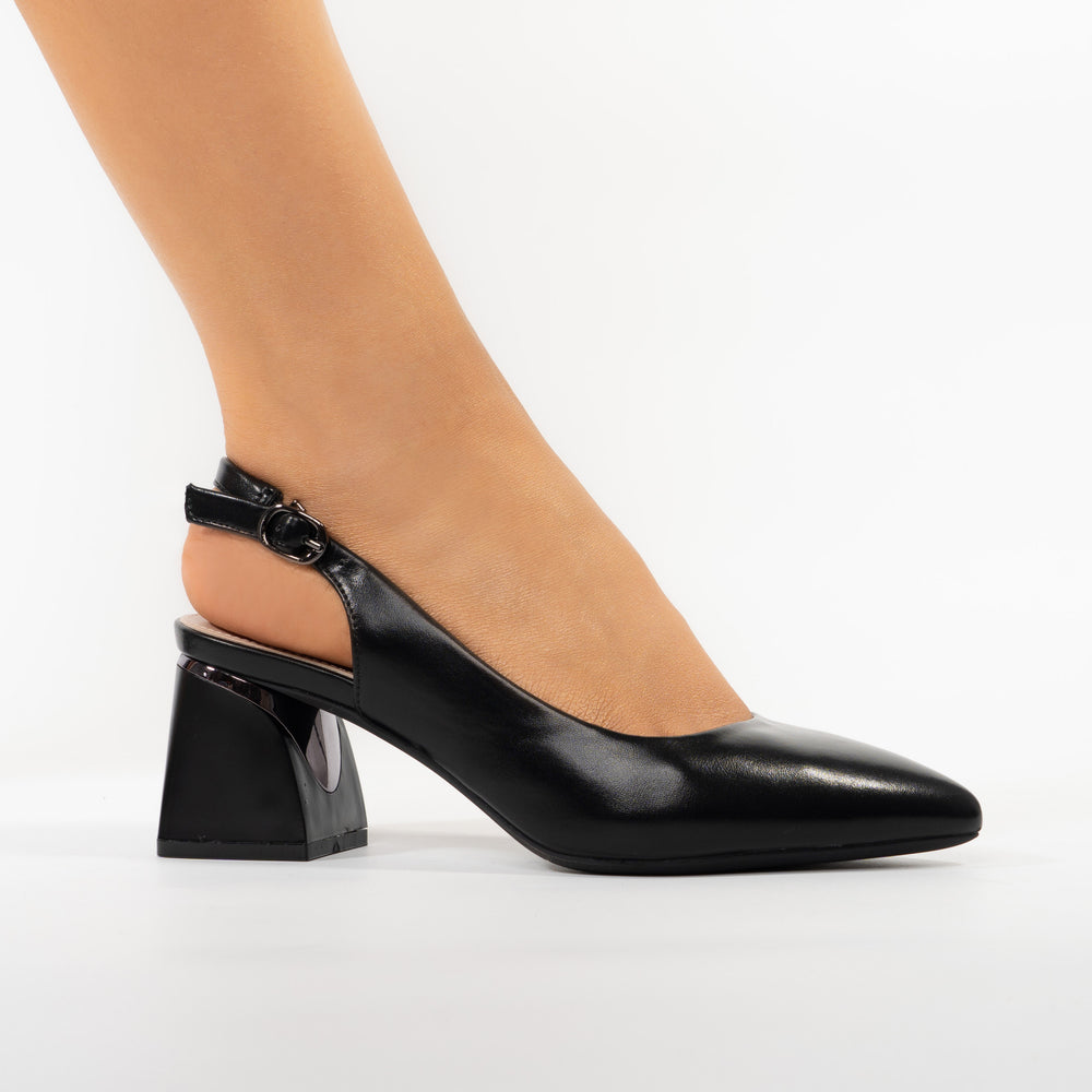 
                      
                        Pantofi Decupati cu Toc Mic Patrat 6cm - Evelina Negri
                      
                    