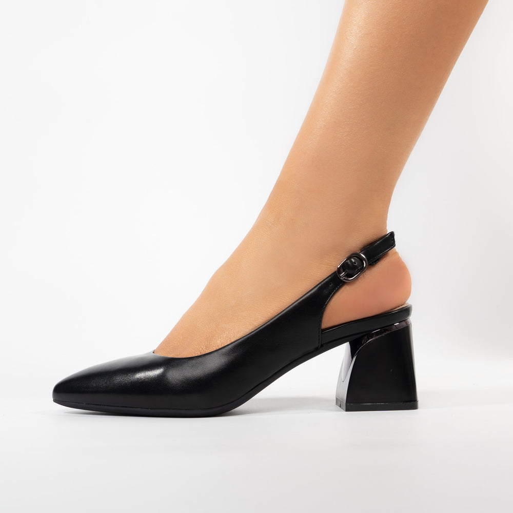 
                      
                        Pantofi Decupati cu Toc Mic Patrat 6cm - Evelina Negri
                      
                    