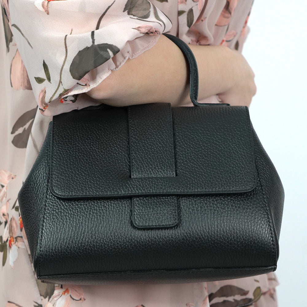 
                      
                        Geanta Din Piele Naturala Medie Cu Maner Crossbody Lisa - Negru
                      
                    