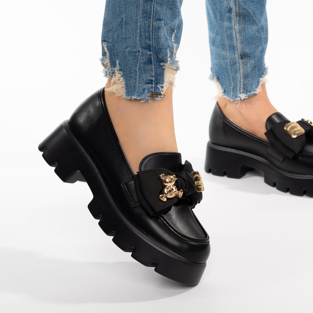 
                      
                        Pantofi Casual Tip Mocasini Accesorizati Cu Ursulet Si Funda - Scarlett Negru
                      
                    