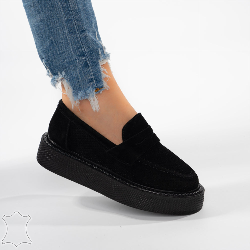 
                      
                        Mocasini Loafers Din Piele Intoarsa Perforata Suede - Amarila Negri
                      
                    