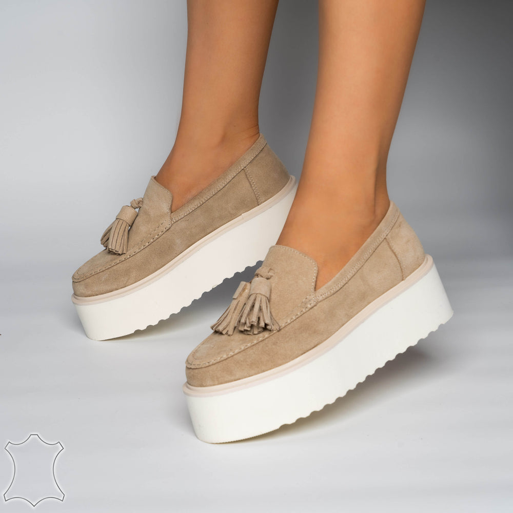 
                      
                        Mocasini Loafers Din Piele Intoarsă Suede cu Talpa Inalta - Bej Livia
                      
                    